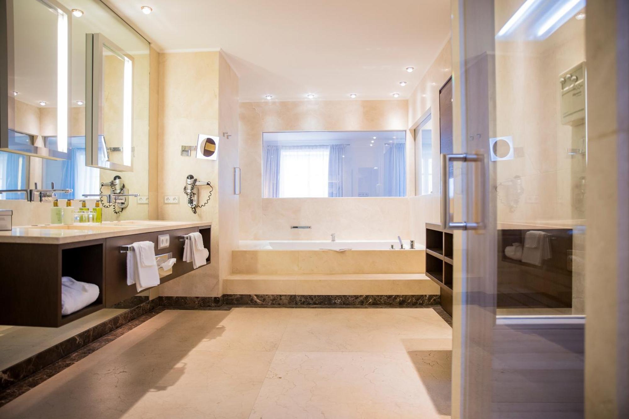 Iris Porsche Hotel & Restaurant Mondsee Ngoại thất bức ảnh